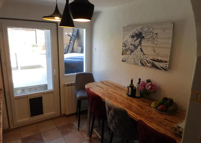 Casa Del Castell Homestay *